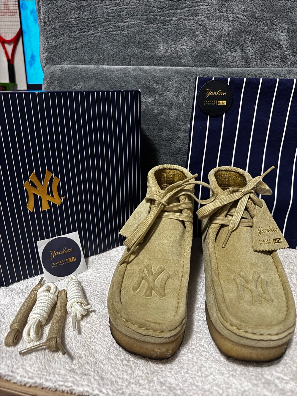 Kith Men’s 5.5 or womens 7. Wallabee Boot - Beige Suede